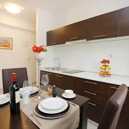 Deluxe Mkc 아파트