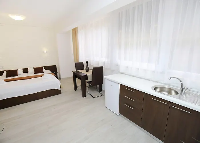 Deluxe Mkc شقة زادار