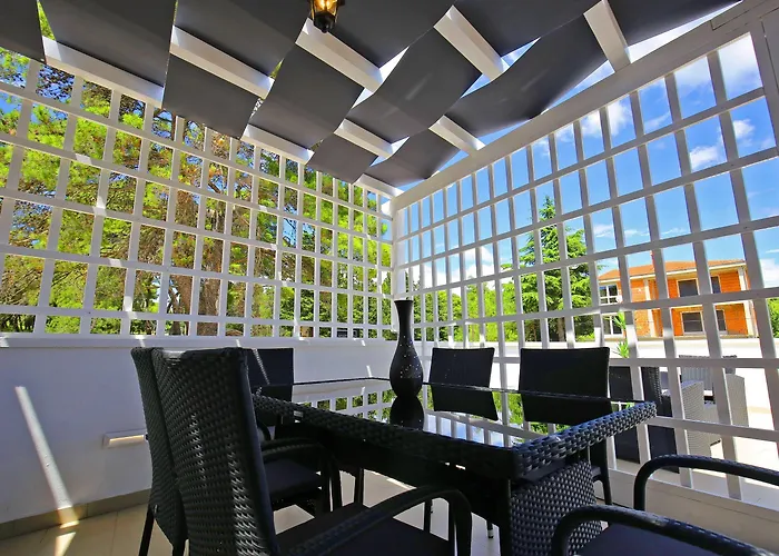 Deluxe Mkc شقة زادار