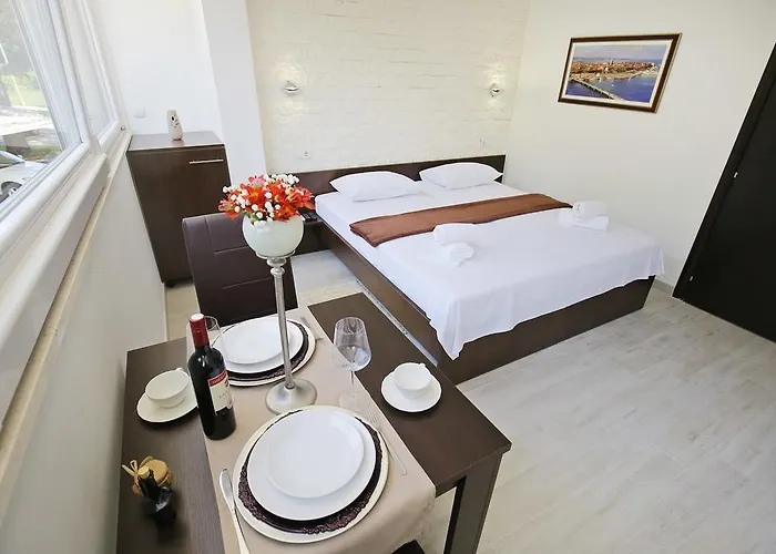 Deluxe Mkc شقة زادار