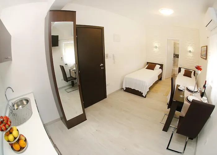 Deluxe Mkc شقة زادار